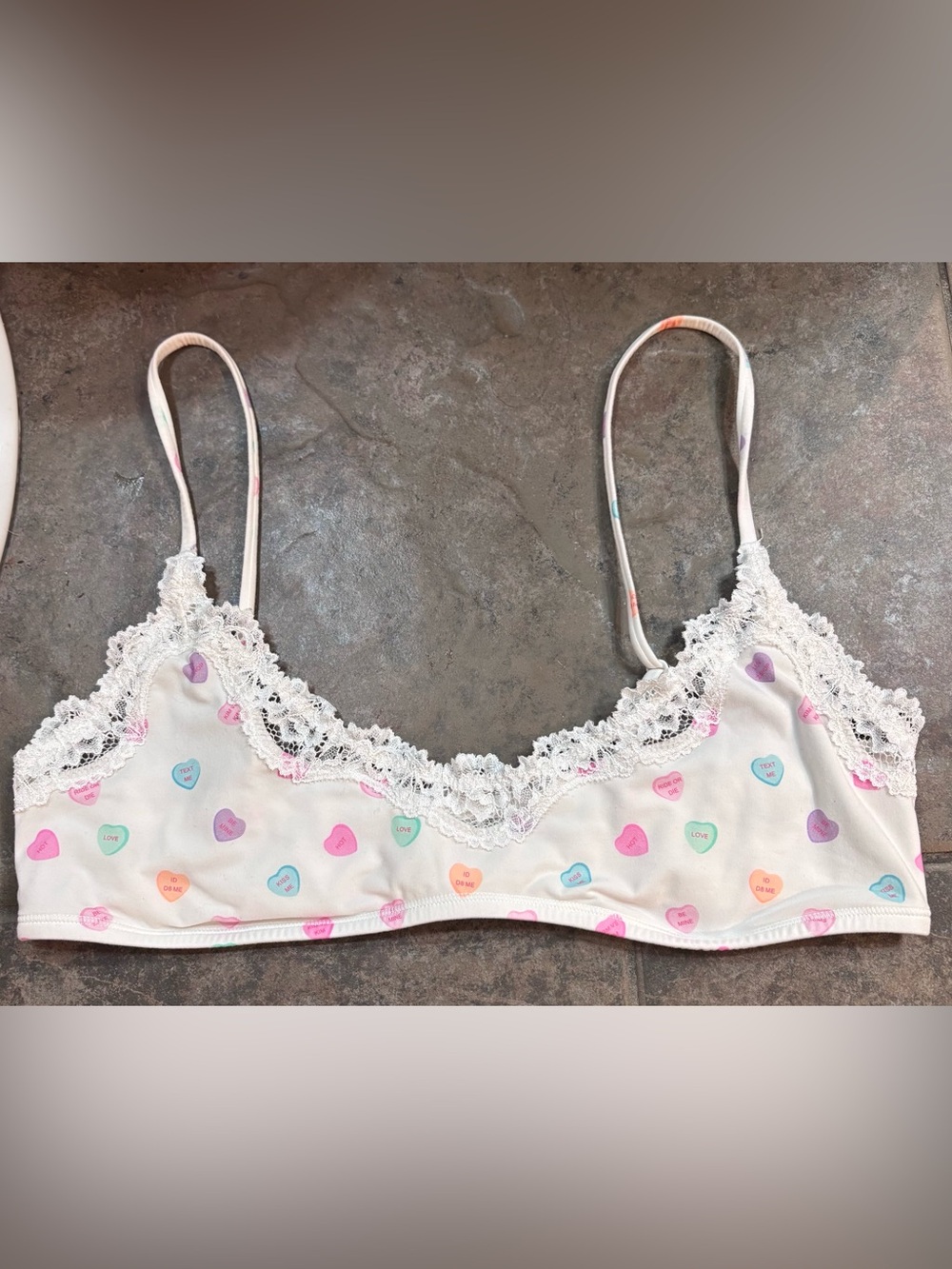 SKIMS Women’s Fits Everybody Lace Bralette – Marble Candy Hearts – Small